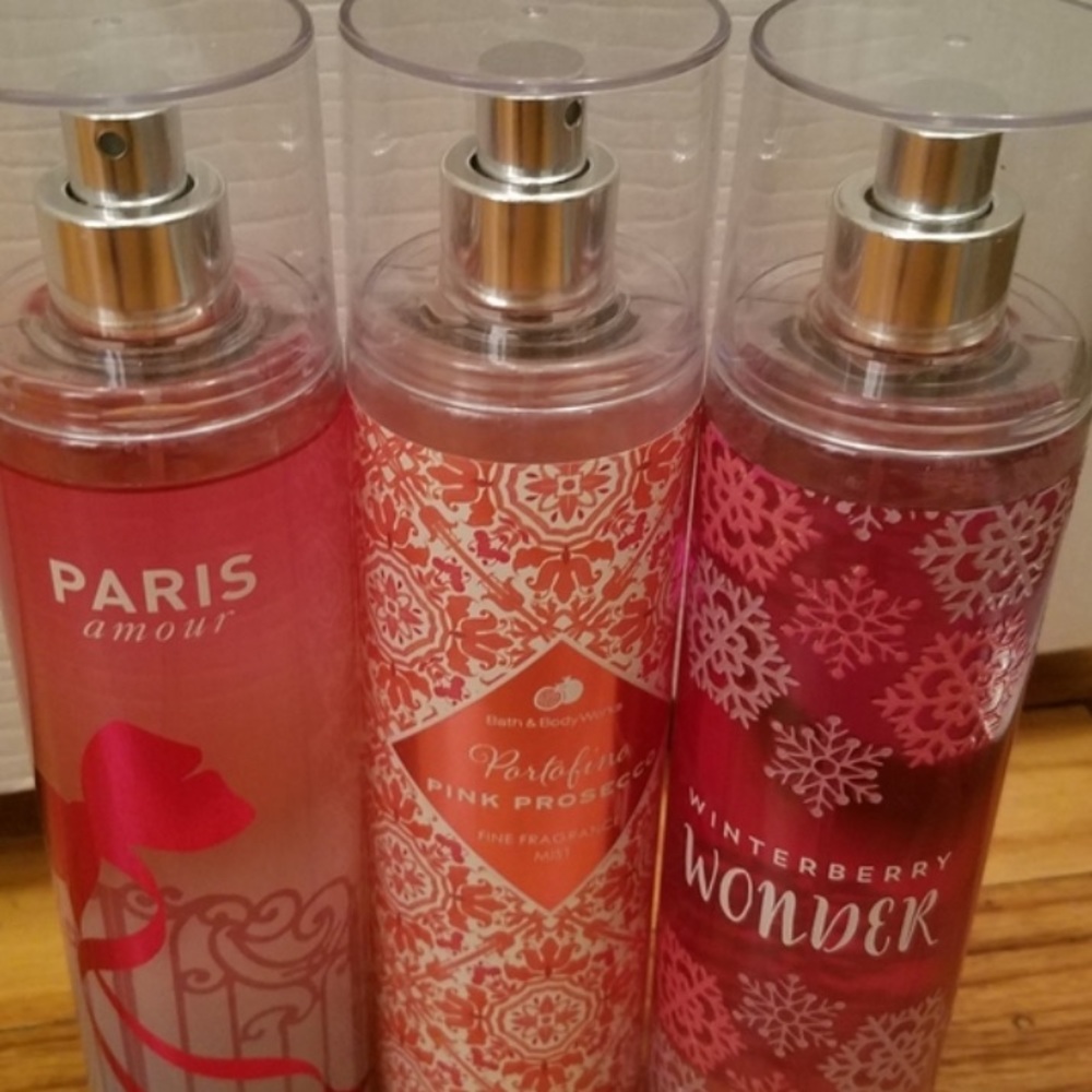 Woman’s bath and body works perfume bundle